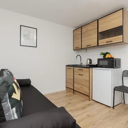 Comfortable Underground Studio Batorego By Renters Daire Varşova