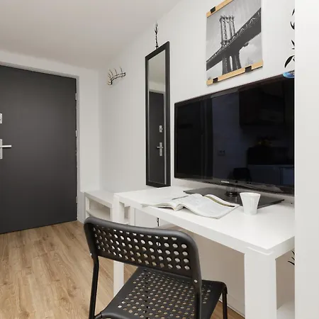 Daire Comfortable Underground Studio Batorego By Renters Varşova
