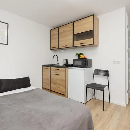 Comfortable Underground Studio Batorego By Renters Varşova